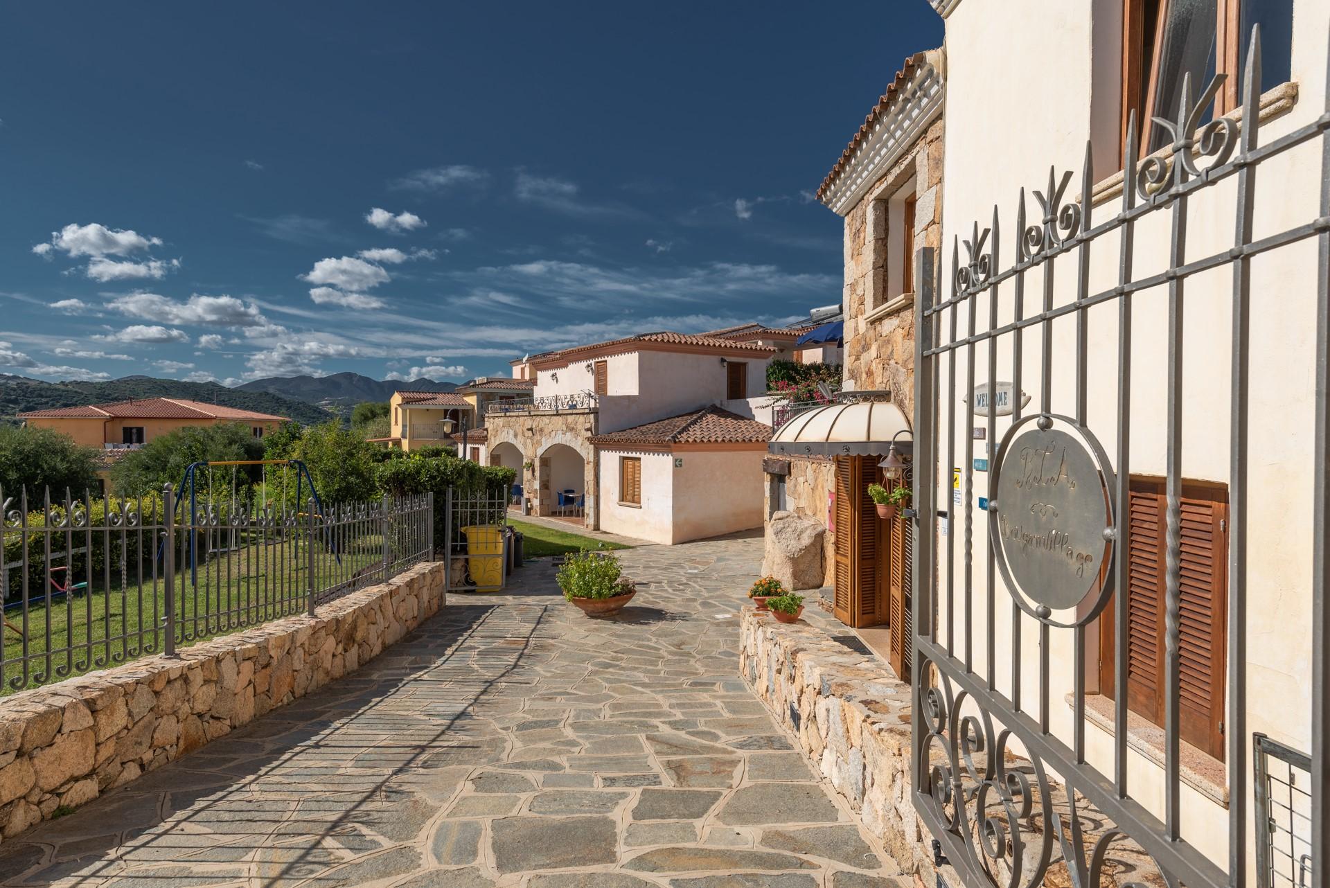 Residence Bouganvillage Budoni Bagian luar foto